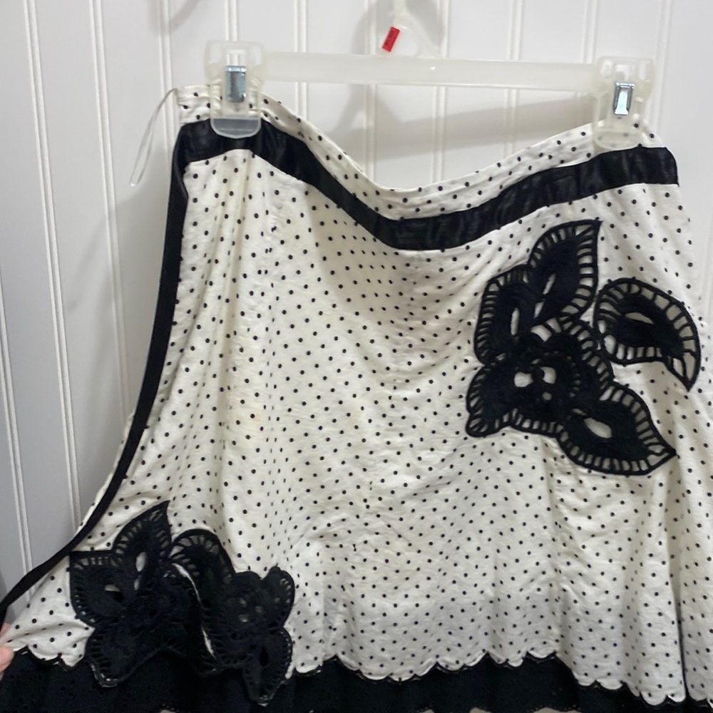 Beautiful black/white polka dot, knee length skirt